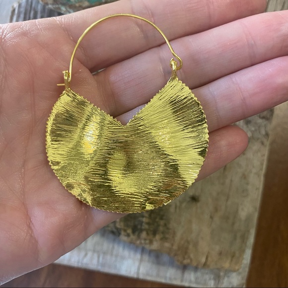 🌙🌙Zara Textured Crescent Hoop Earrings🌙🌙 - Picture 4 of 6